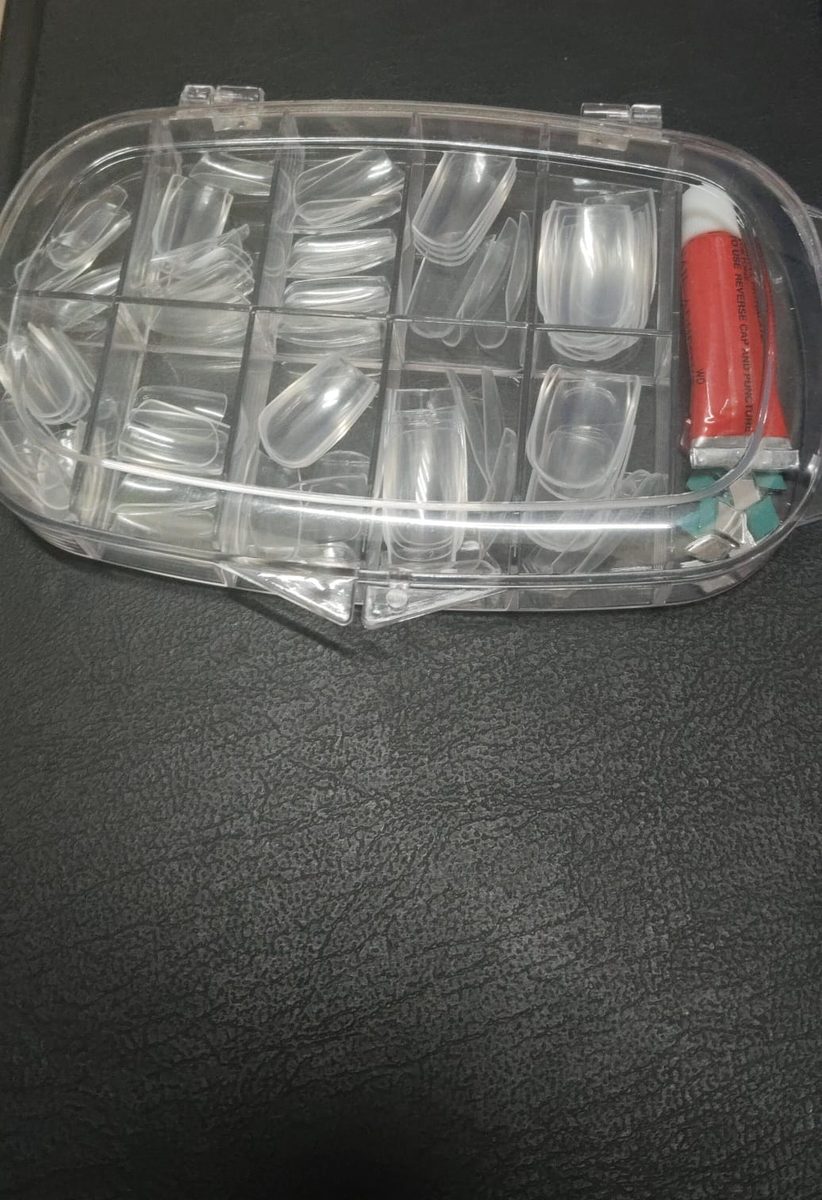 Press-on nails with nail glue