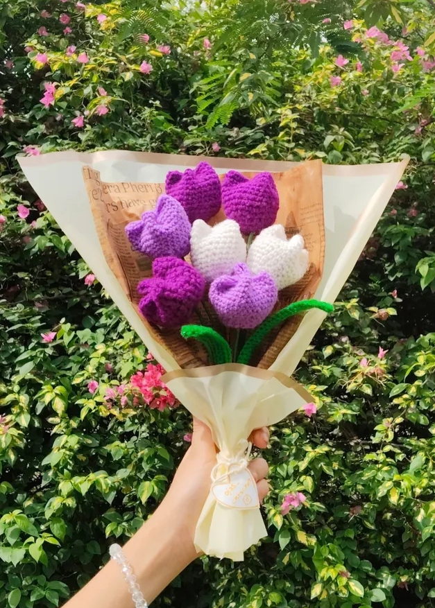 Chrochet tulip flowers