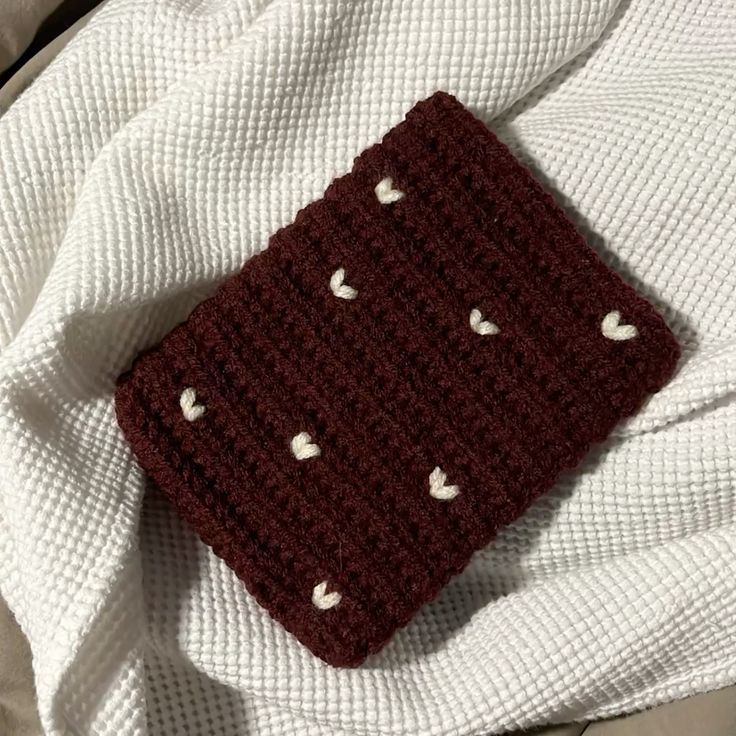 Laptop or book cover made by chrocheting