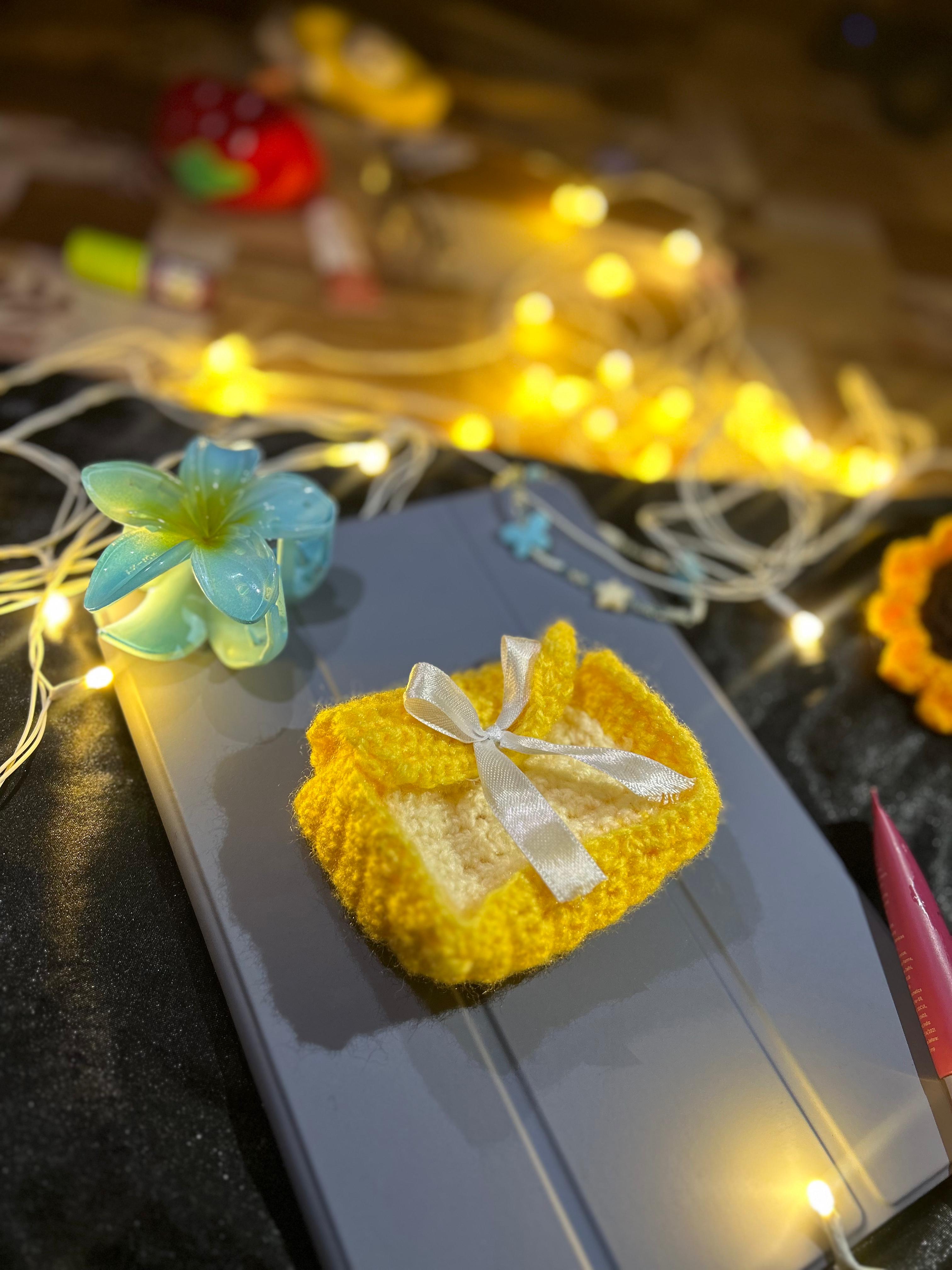 Handy crochet pouch